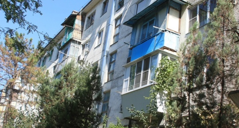 В доме на улице Московской, где канализация текла в подвал, поменяют коммуникации