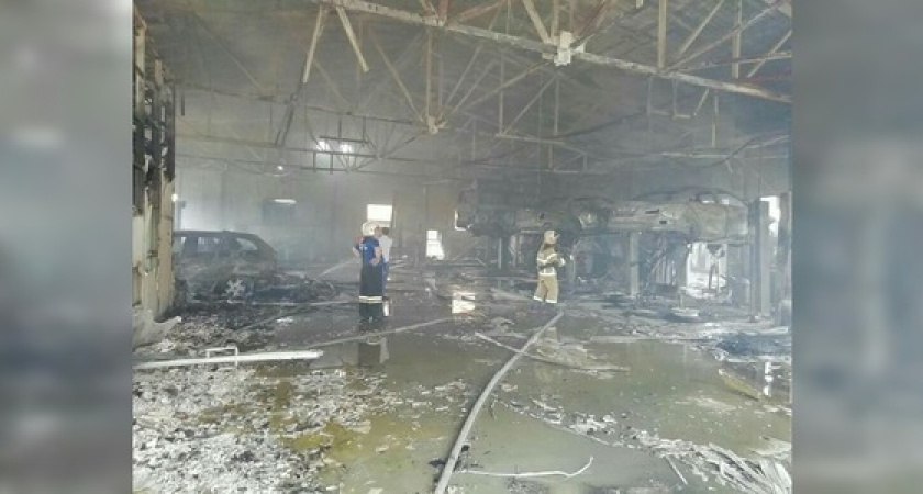 В СМИ распространяют информацию об ущербе из-за пожара в новороссийском автосервисе в 40 миллионов рублей