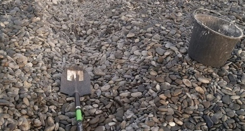 «У нас было две лопаты и одно ведро». Новороссийцы начали вручную прорывать проран на Суджукской лагуне