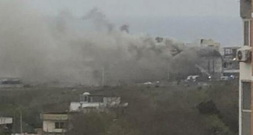 Пожар в многоэтажке Новороссийска, в котором пострадала пенсионерка, устроил неадекватный сосед