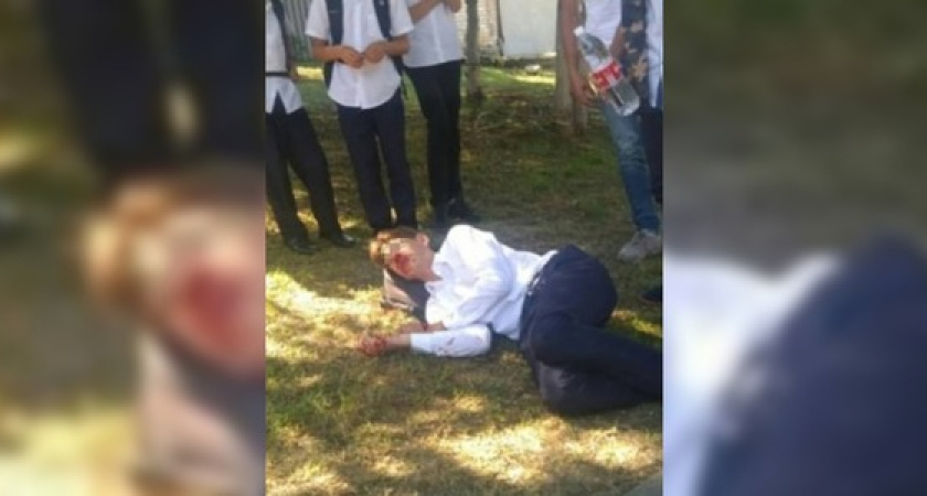 «Я его добиваю»: школьники из Новороссийска устроили жестокую драку прямо рядом с учебным заведением