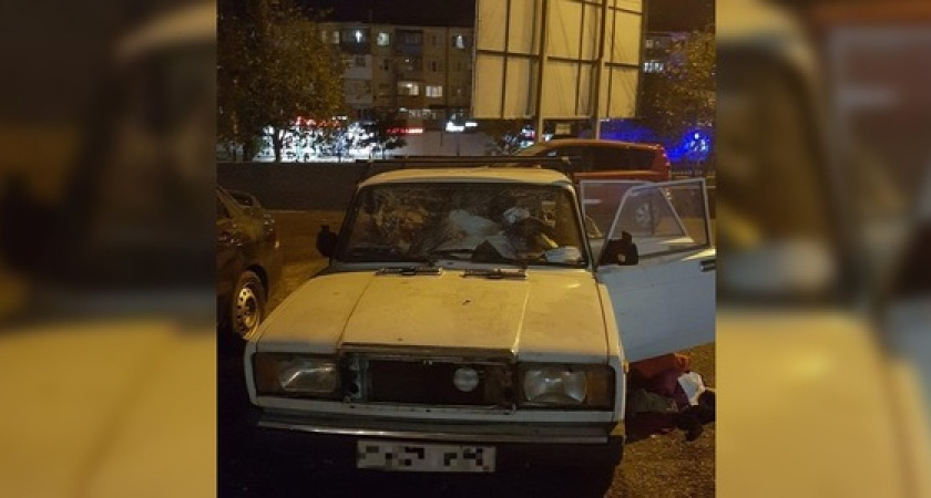 Новороссийцы заметили у дворца бракосочетания машину-свалку