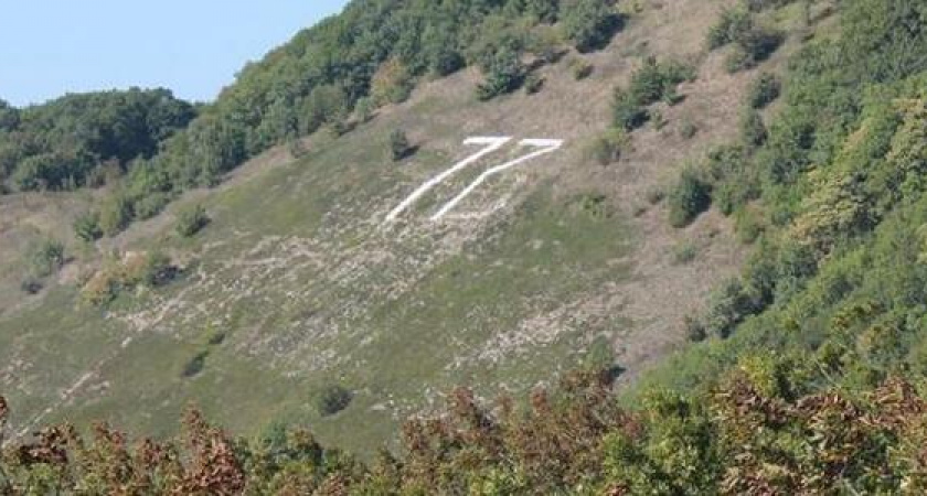 На Маркотхском хребте под Новороссийском переложили каменный календарь