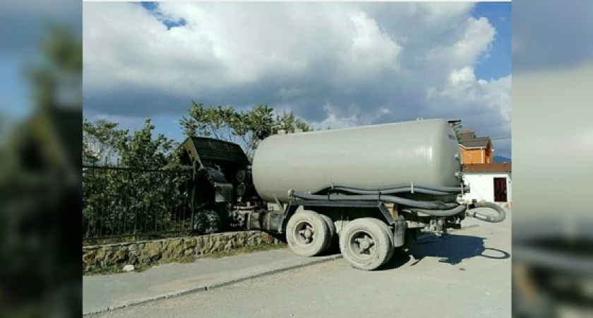 Во время ремонта на новороссийца наехал «КамАЗ»: мужчину в тяжелом состоянии доставили в больницу