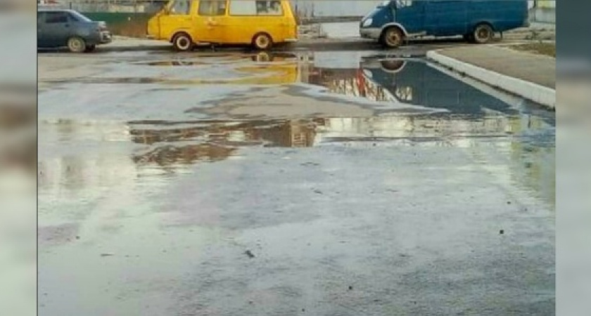 «Опять двадцать пять!»: во дворах по улице Анапское шоссе в Новороссийске снова течет канализация