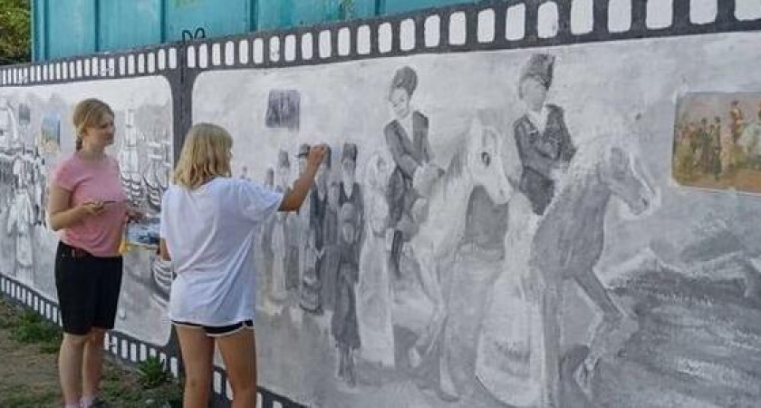 В станице Раевской под Новороссийском появился исторический стрит-арт в виде кинопленки