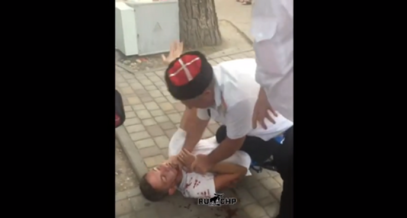 В Геленджике казаки избили парня, который захотел с ними сфотографироваться