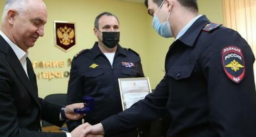 Трое участковых Новороссийска получили ключи от служебных квартир