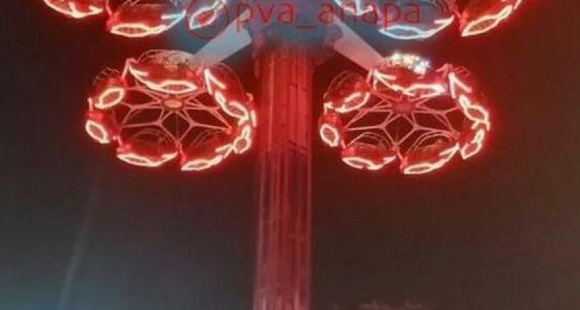 В Анапе сломался аттракцион «Кондор»: «заложниками» оказались 20 человек