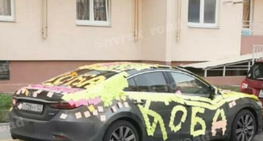 «Коба вернулся?»: в Новороссийске иномарку облепили стикерами