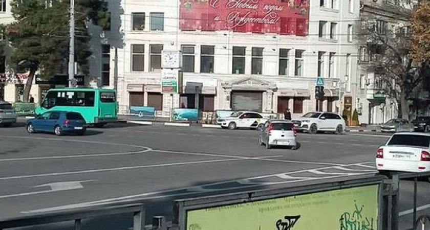 «Колизея больше нет!»: со здания в центре Новороссийска исчезла табличка с названием