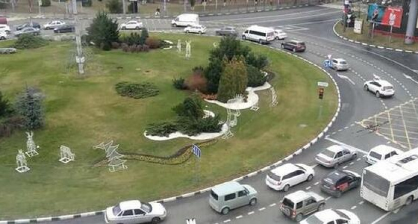 В Новороссийске на Кутузовском кольце нарисуют дополнительную разметку