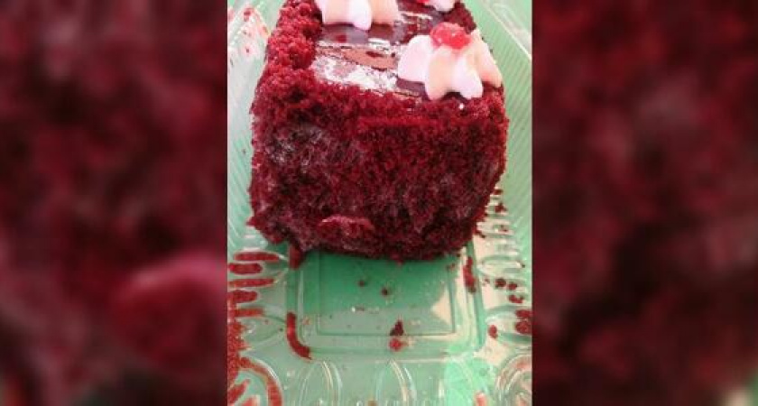 Жалко фото не передает всего этого ужаса!»: жительница Новороссийска обнаружила плесень в десерте, купленном в одной из кулинарий города