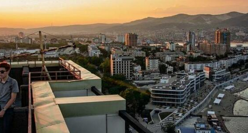 Прогулка по крышам: 10 фото Новороссийска с высоты птичьего полета