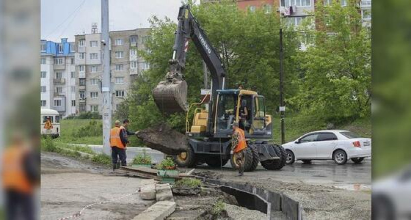 В Новороссийске потратят 1,8 миллиона рублей на ремонт ливнеприемных колодцев и ливнеперехватов: адреса объектов