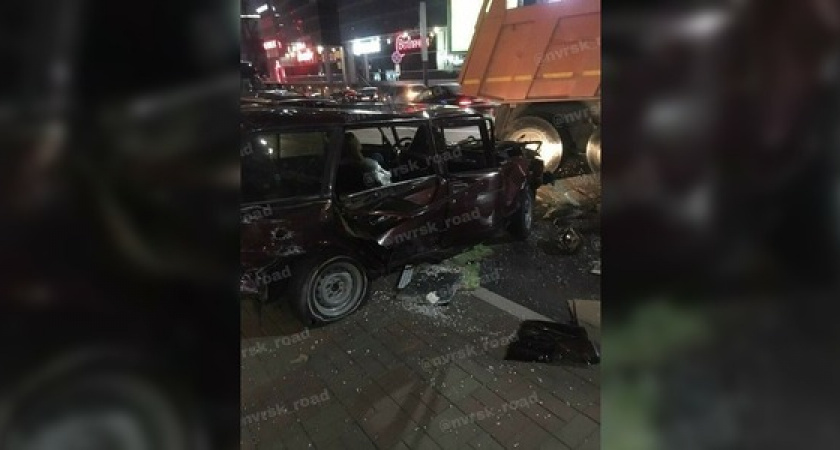 Водитель «Четверки» пытался протаранить КамАЗ. Пострадали два человека