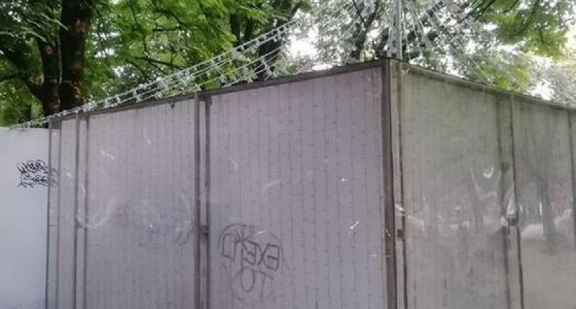 Новогодний лабиринт в Новороссийске превратился в общественный туалет