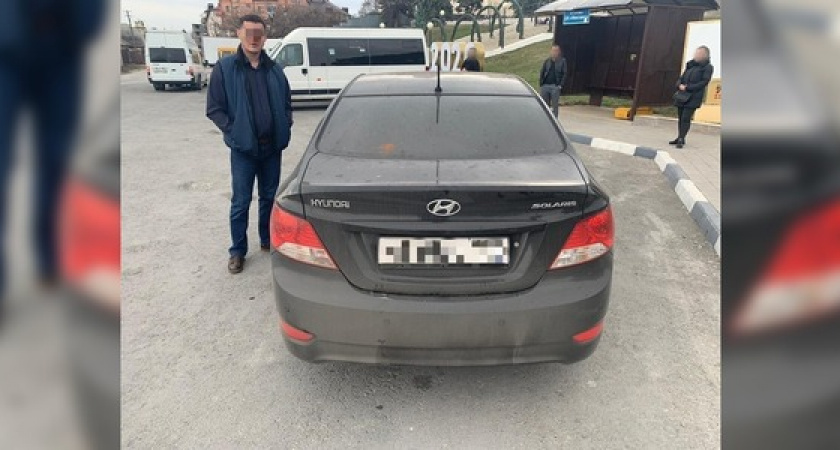 «Вел себя неадекватно». Жители Новороссийска распространяют скандальное видео, на котором мужчина, похожий на зампрокурора, попался полицейским