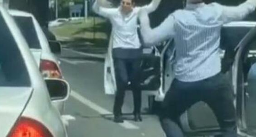В Новороссийске автолюбители танцевали лезгинку прямо на дороге (видео)