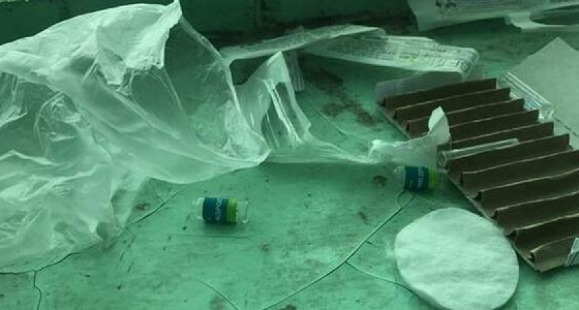 «Наркоманский набор»: подъезд новороссийского общежития завален шприцами и пустыми ампулами