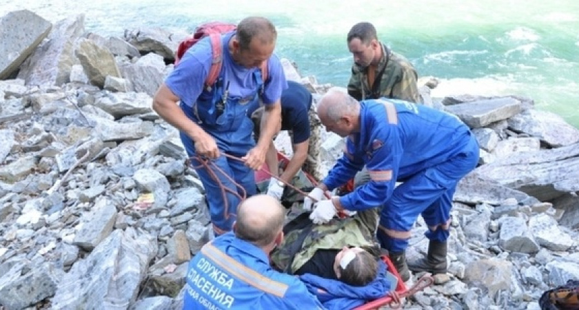 22-летний новороссиец сорвался со скалы и остался жив: парень хотел сделать эффектное фото