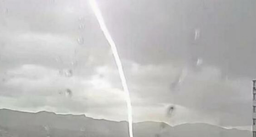 Подтопленные улицы и переполненные ливневки: в Новороссийске все выходные шел дождь