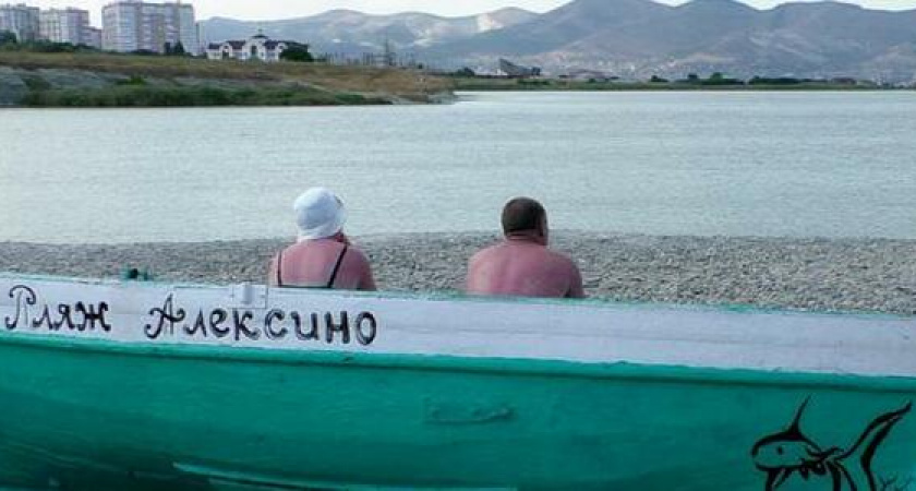 С новороссийского пляжа таинственно пропала лодка-достопримечательность