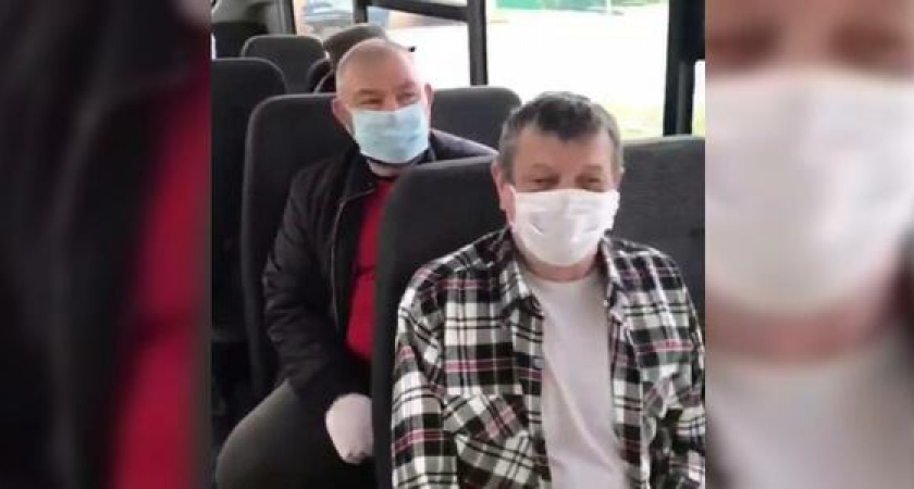 Чиновники Новороссийска напоминают горожанам о необходимости носить маски и перчатки в общественном транспорте