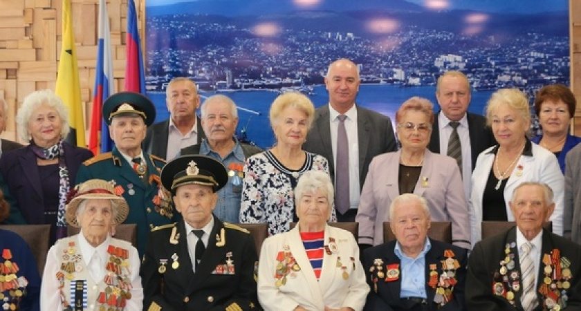 Ветеранам Новороссийска вручили памятные медали «75 лет со дня освобождения Краснодарского края и завершения битвы за Кавказ»