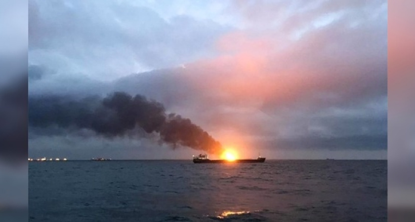 Спасенные с горящих в Керченском проливе судов моряки прибыли в Новороссийск