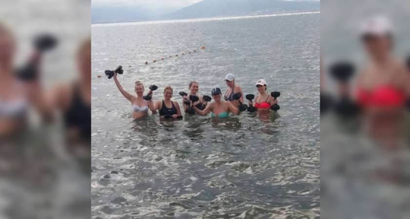 «Моржи» Новороссийска отметили новогодний корпоратив в море