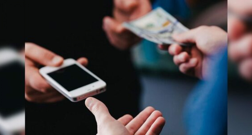 В Новороссийске задержан мошенник, который продавал дешевые копии телефонов, выдавая их за дорогостоящие оригиналы.