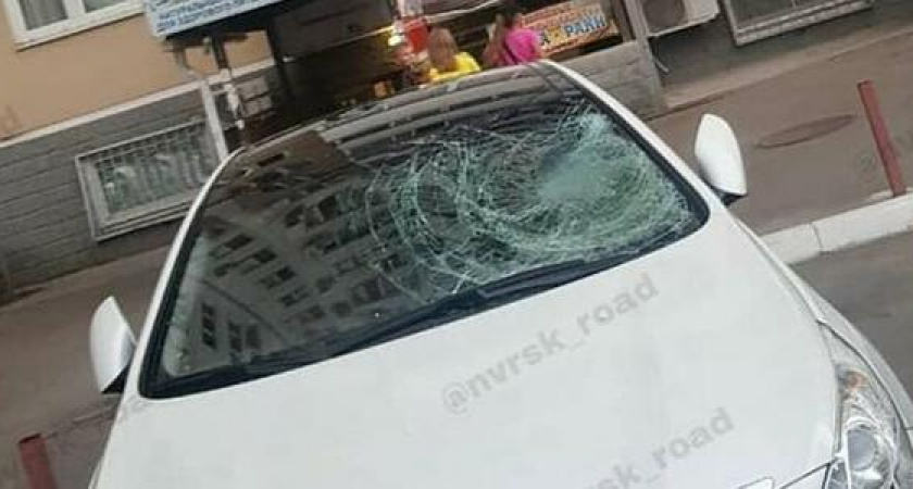 Выброшенный с окна новороссийской 16-этажки мусорный пакет разбил лобовое стекло авто