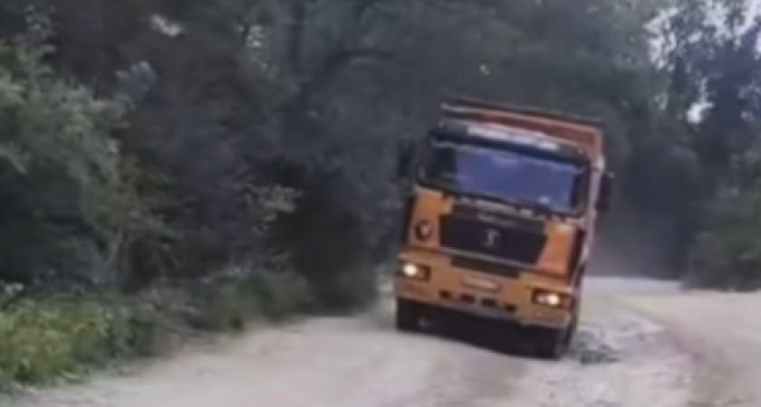 «Лед тронулся?»: администрация Новороссийска ищет альтернативную дорогу для проезда мусоровозов на полигон – не через частный сектор