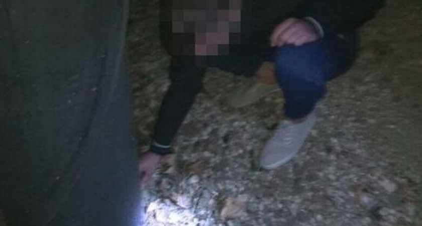 «Помочь вам найти закладку?»: новороссиец снял на видео «кладоискателей» в Ленинском парке Новороссийска