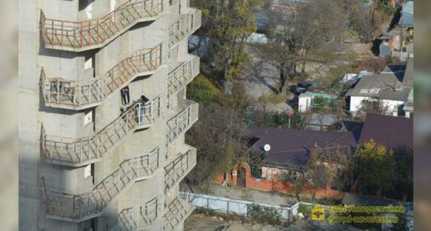 В Новороссийске подростку стало плохо в одном из недостроев