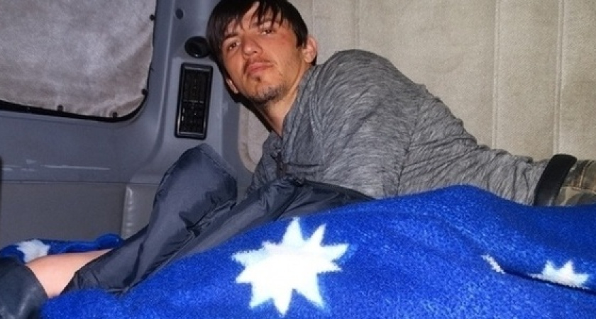 Нелегал пытался пересечь границу, спрятавшись в фуре из Новороссийска. Но пограничники его нашли