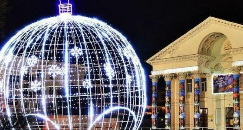 Арки в виде подарков, светящиеся снеговики и арт-елки: как украсят Новороссийск к Новому Году