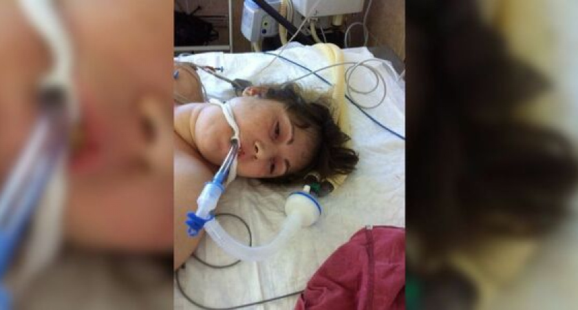 Полиция Новороссийска просит помочь установить личность женщины, найденной на улице без сознания и без нижнего белья