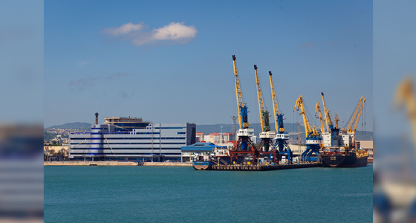 Со счетов и имущества Новороссийского порта сняли арест