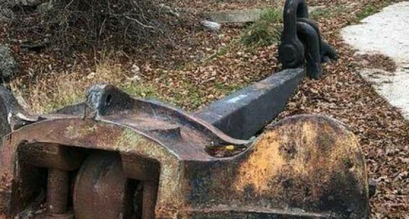 «Летучий Голландец парковался?»: жители Новороссийска обнаружили якорь в лесу Новороссийска