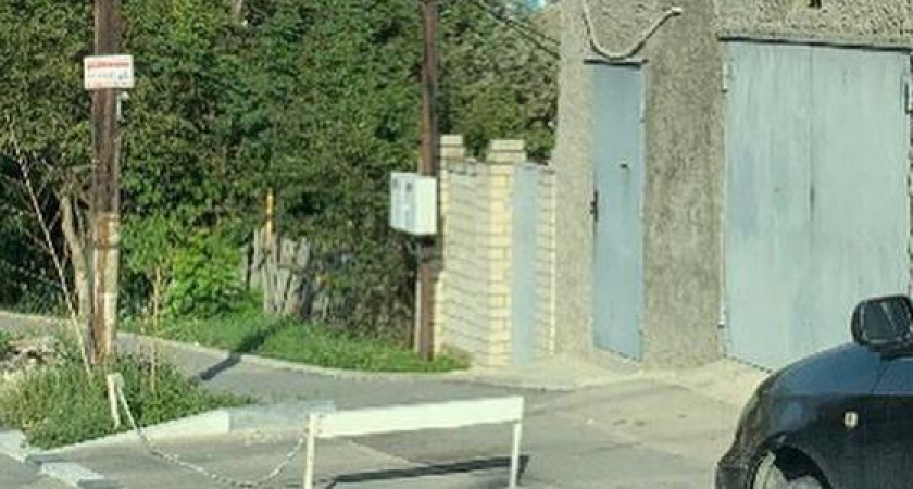 Житель Новороссийска решил, что у него украли цепь. Оказывается, был демонтирован незаконный барьер