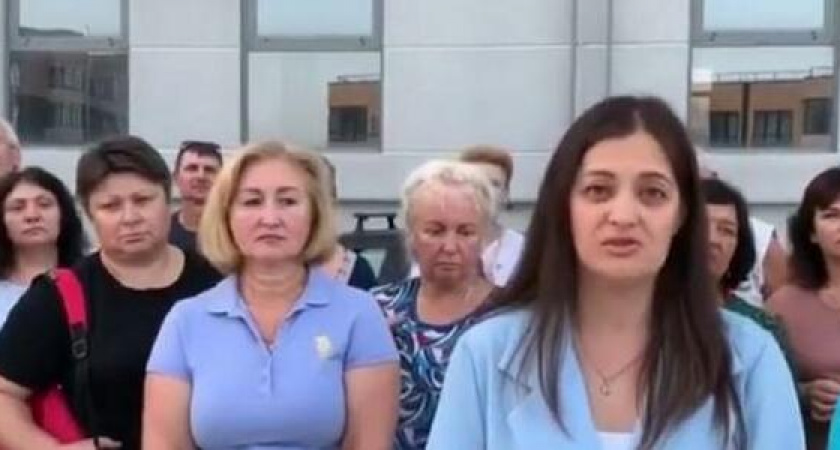 Жители одного из домов в Мысхако оказались в ловушке: все дороги вокруг их многоэтажки в частных руках