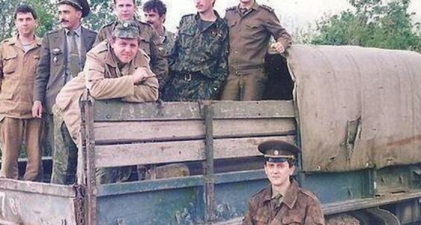 Атаман в армии снялся в фильме, а начальника "Службы спасения" не дождалась девушка: армейские истории известных людей города