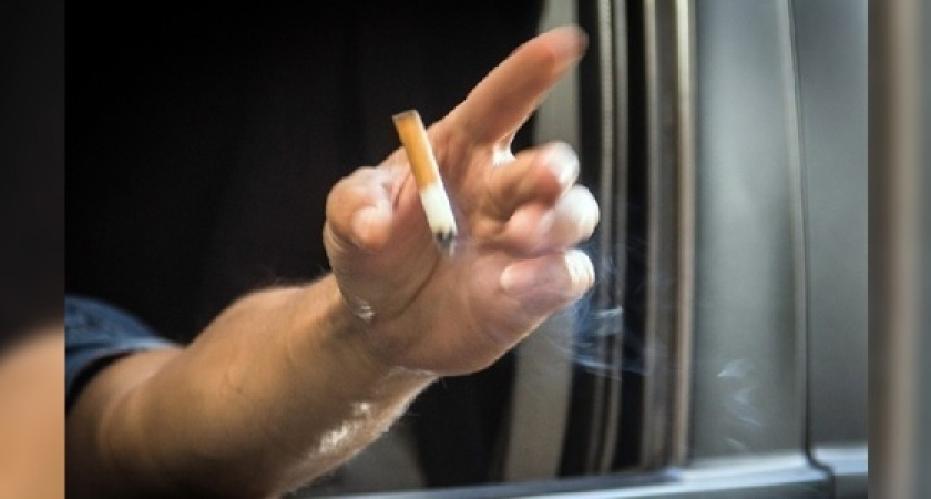 «Бычки» с балконов: в Новороссийске из-за залетевшего в окно окурка загорелся подоконник в квартире