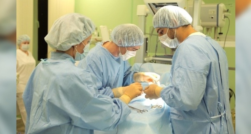 На Кубани в желудке у мужчины образовался 25-сантиметровый "кирпич" из-за съеденных косточек хурмы