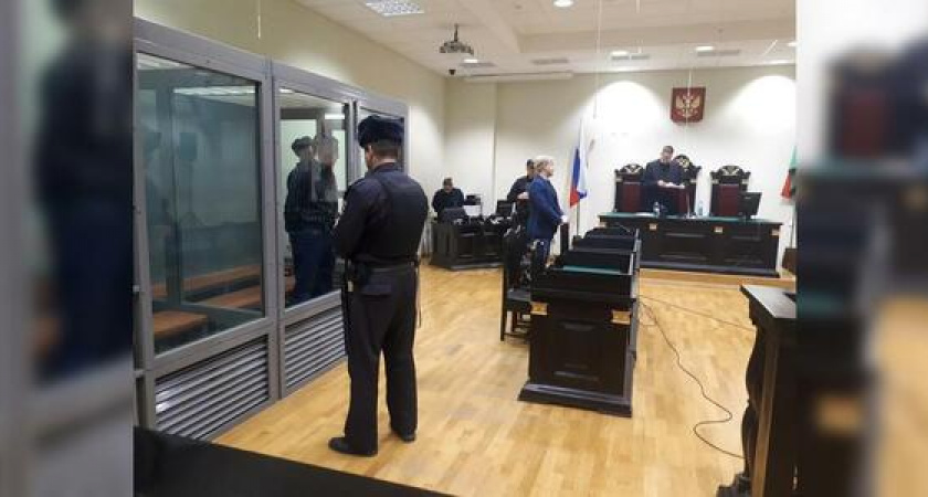 Двоих экс-полицейских осудили за секс с несовершеннолетней спортсменкой на пляже Витязево