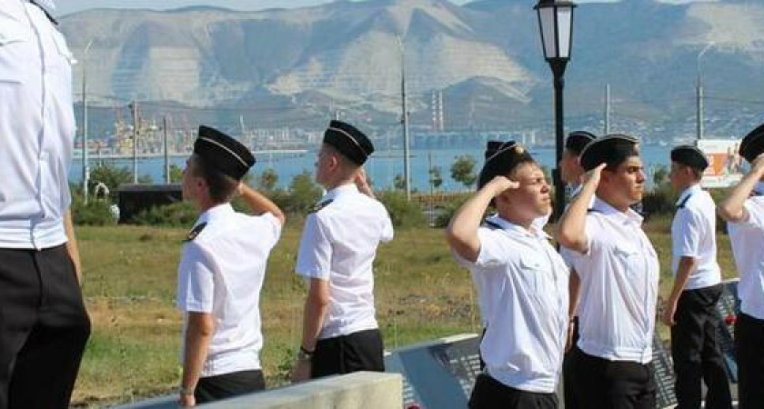 В Ушаковке состоялось торжественное открытие «Аллеи Победы»