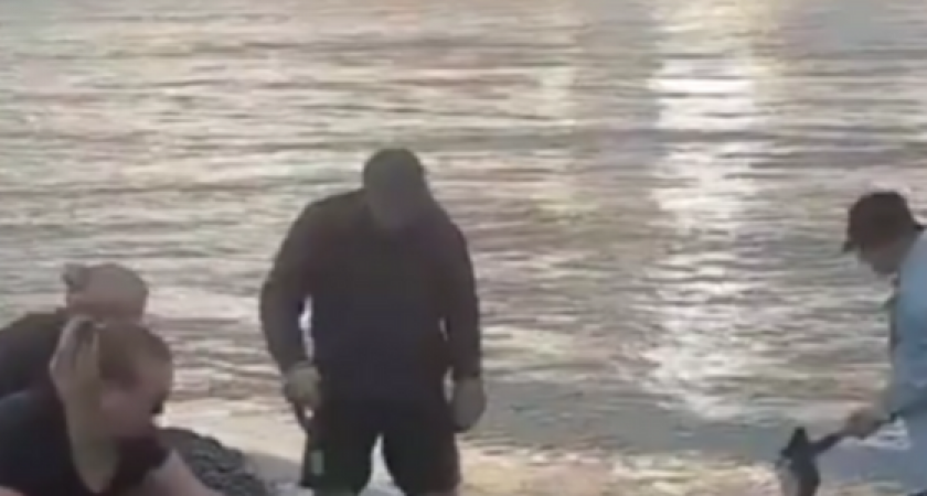 Новороссийцы с раннего утра копали проран на Суджукской лагуне