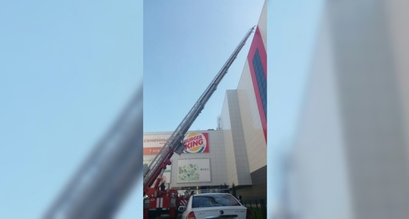 Утром в Новороссийске эвакуировали людей из «Красной площади»